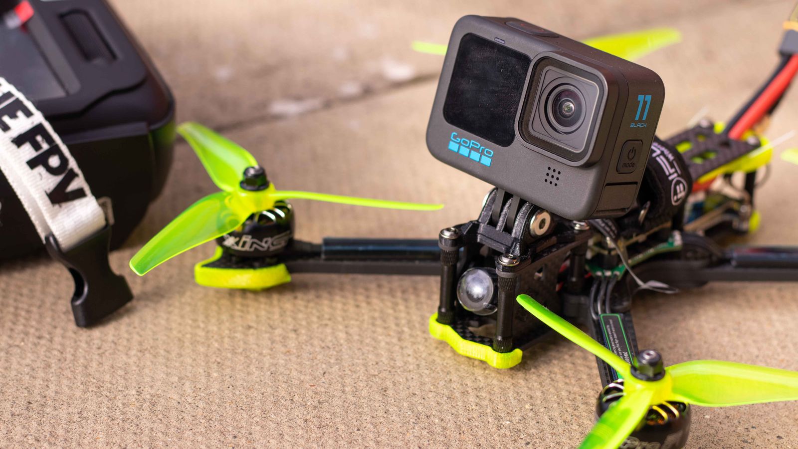 Спортивний FPV-квадрокоптер крупним планом